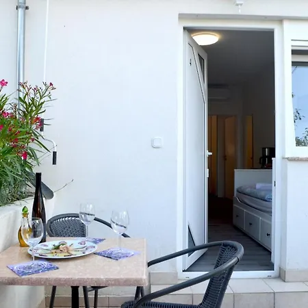 Nearby Beach, Mariane In Center Apartman Preko